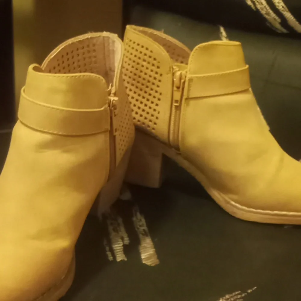 Really nice Booties - Picture 3 of 5